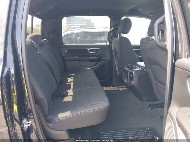 1C6SRFFT8RN208251 RAM 1500 Big Horn 4x4 5&#039;7 Box