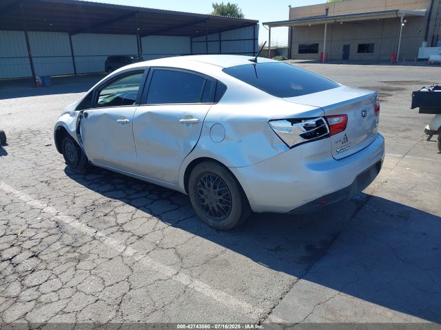 KIA dohc gamma 2015 KNADM4A3XF6521283 Image 3