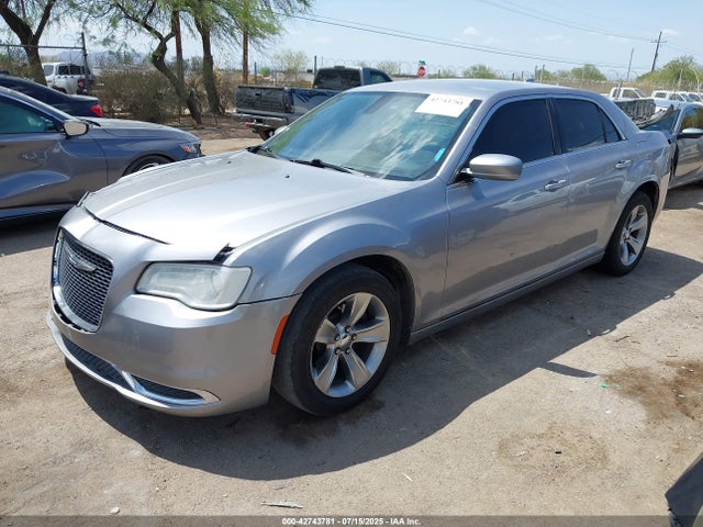 Chrysler 300 2015 2C3CCAAG0FH830282 Image 2