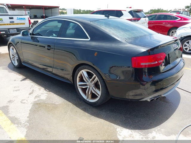 2011 AUDI S5 WAUCVAFR4BA044166 Photo 2