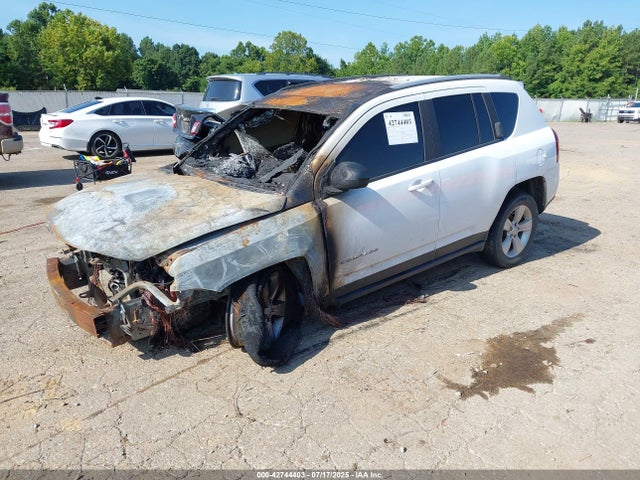 Jeep Compass 2016 1C4NJDBB9GD702197 Image 2