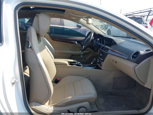 WDDGJ4HB8EG288931 Mercedes-Benz C-Class