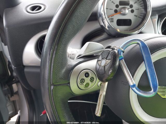 2006 MINI COOPER S WMWRH33556TL93023 Photo 10