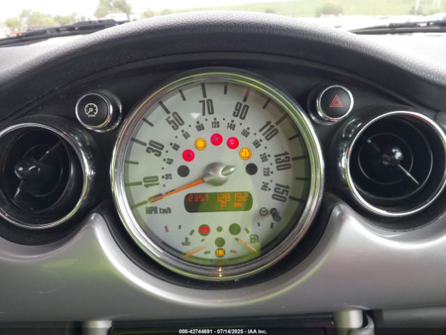 2006 MINI COOPER S WMWRH33556TL93023 Photo 6