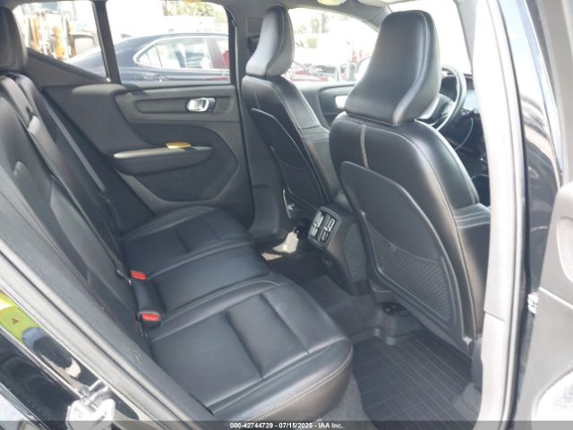 2019 VOLVO XC40 YV4162XZ3K2009069 Photo 7