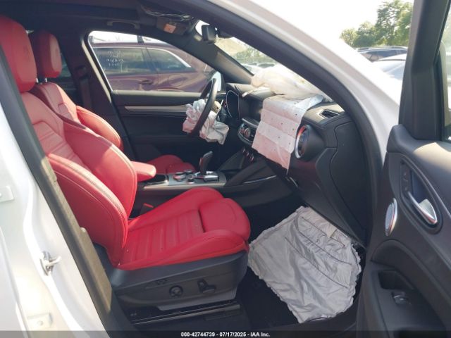 2024 ALFA ROMEO STELVIO ZASPAKBNXR7D80041 Photo 4