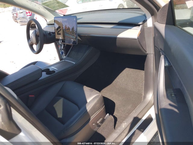 5YJYGDEE9MF204796 Tesla 2021