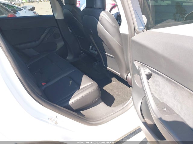 5YJYGDEE9MF204796 Tesla 2021