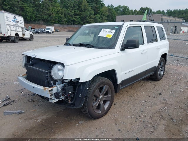 Jeep 2015 2015 1C4NJRFB9FD214874 Image 2