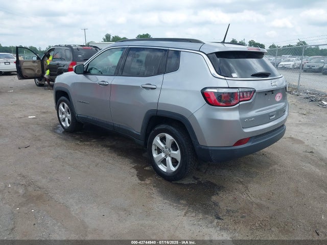 Jeep Compass 2018 3C4NJDBB8JT339506 Image 3