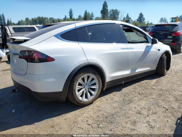 5YJXCAE26KF198206 Tesla MODEL X