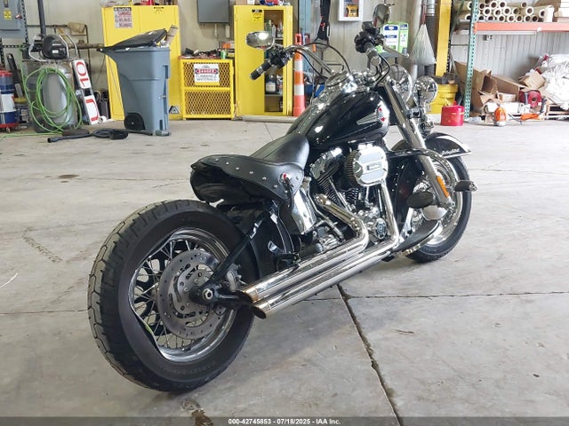 2017 HARLEY-DAVIDSON FLSTC 1HD1BWV14HB043533 Photo 2