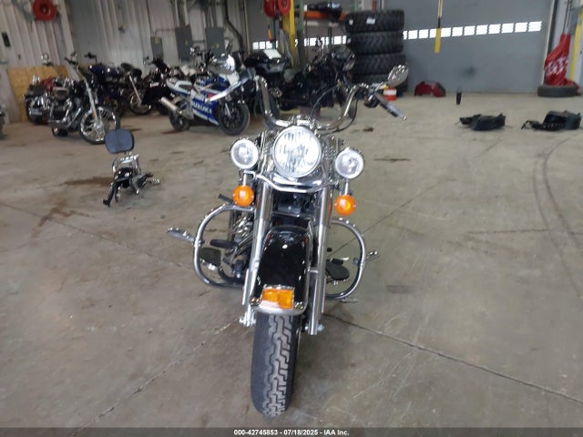 2017 HARLEY-DAVIDSON FLSTC 1HD1BWV14HB043533 Photo 4
