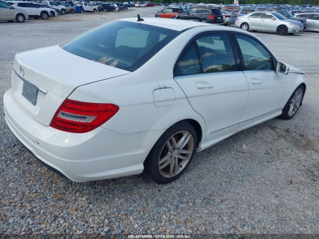2013 MERCEDES-BENZ C 250 WDDGF4HBXDR258253 Photo 3