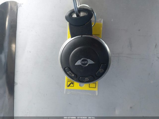 2010 MINI COOPER WMWMF3C57ATZ25476 Photo 10
