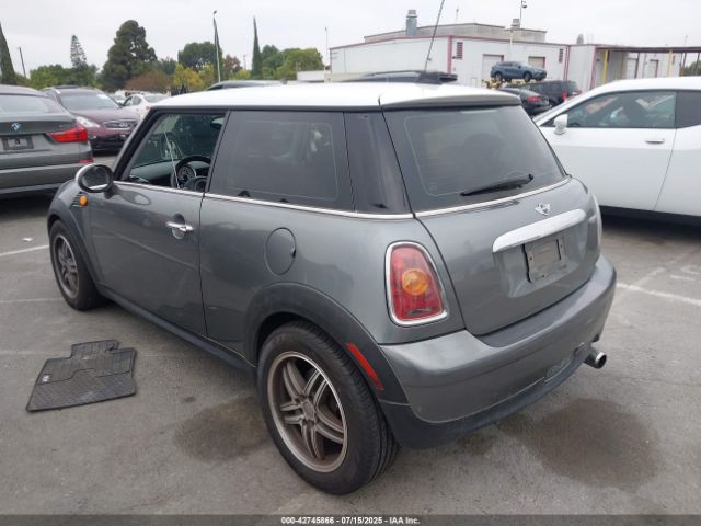 2010 MINI COOPER WMWMF3C57ATZ25476 Photo 2