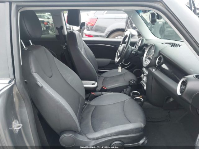 2010 MINI COOPER WMWMF3C57ATZ25476 Photo 4