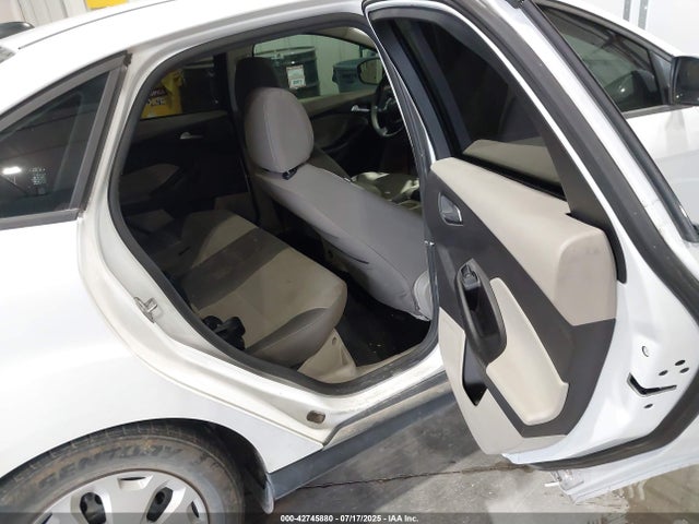 1FADP3F22EL155975 Ford 2014