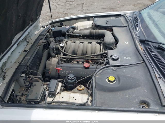 42746029 :رقم المزاد ، SAJDA14C61LF39039 vin ، 2001 Jaguar Xj8 مزاد بيع