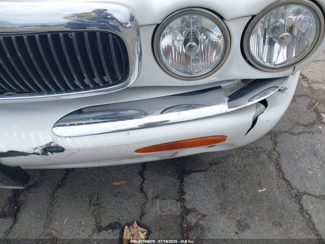 42746029 :رقم المزاد ، SAJDA14C61LF39039 vin ، 2001 Jaguar Xj8 مزاد بيع
