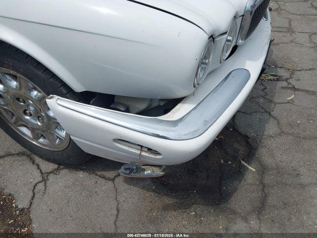 42746029 :رقم المزاد ، SAJDA14C61LF39039 vin ، 2001 Jaguar Xj8 مزاد بيع