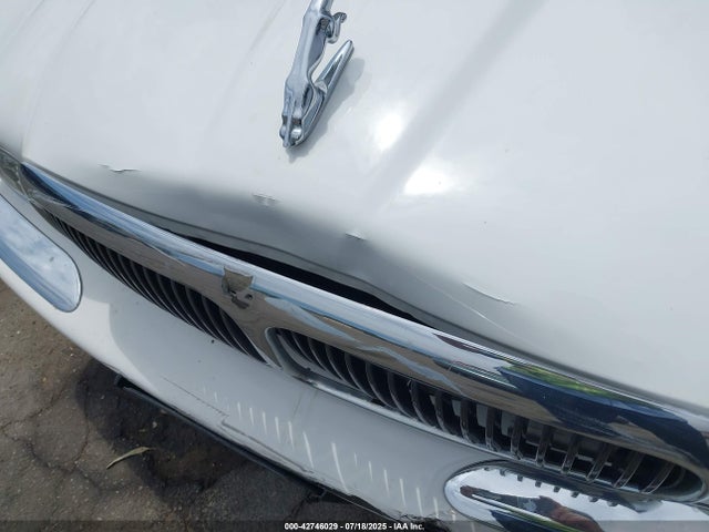 42746029 :رقم المزاد ، SAJDA14C61LF39039 vin ، 2001 Jaguar Xj8 مزاد بيع