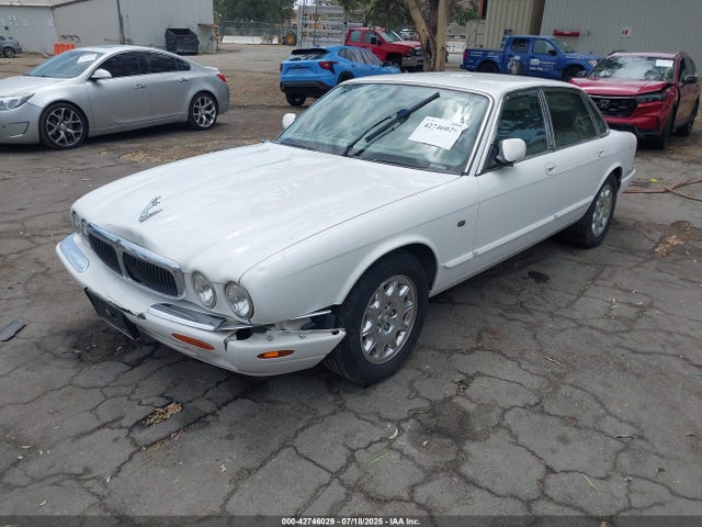 42746029 :رقم المزاد ، SAJDA14C61LF39039 vin ، 2001 Jaguar Xj8 مزاد بيع