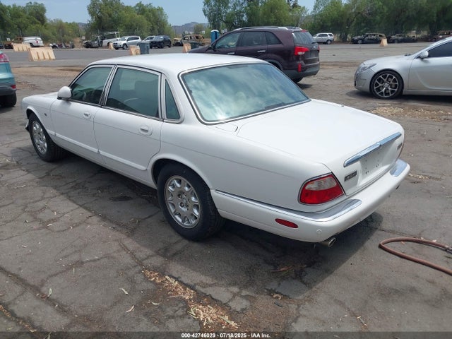 42746029 :رقم المزاد ، SAJDA14C61LF39039 vin ، 2001 Jaguar Xj8 مزاد بيع