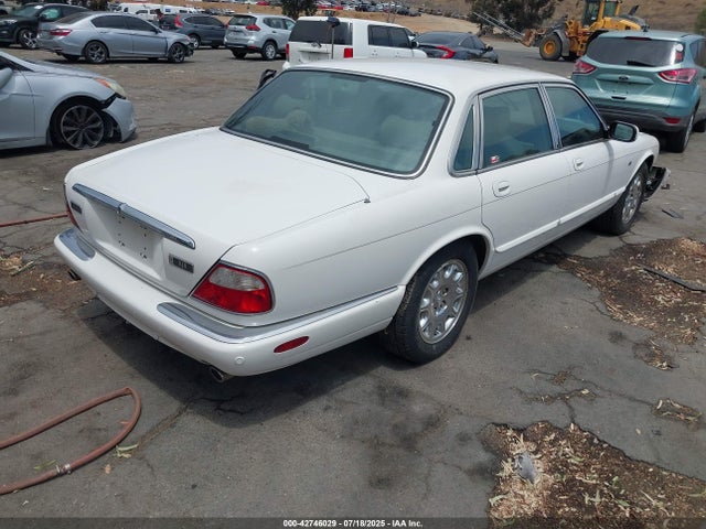 42746029 :رقم المزاد ، SAJDA14C61LF39039 vin ، 2001 Jaguar Xj8 مزاد بيع