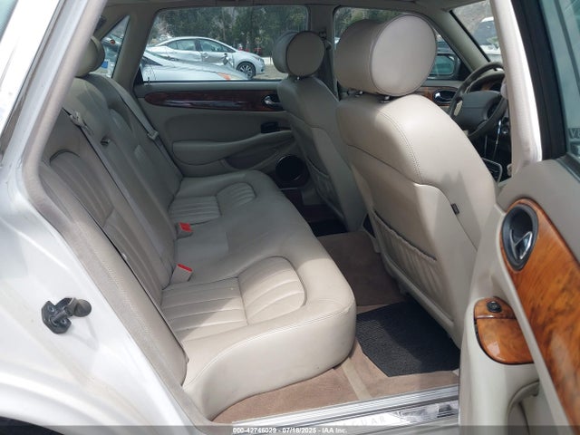 42746029 :رقم المزاد ، SAJDA14C61LF39039 vin ، 2001 Jaguar Xj8 مزاد بيع
