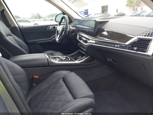 2025 BMW X7 5UX23EM03S9X15939 Photo 4