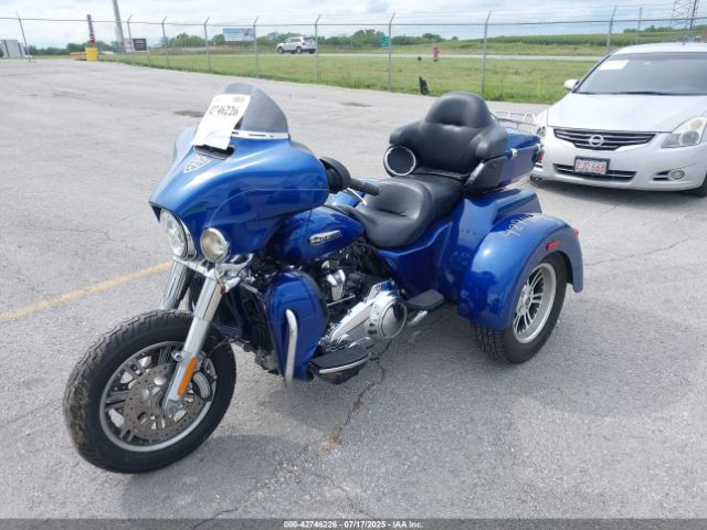 2017 HARLEY-DAVIDSON FLHTCUTG 1HD1MAD1XHB861069 Photo 1