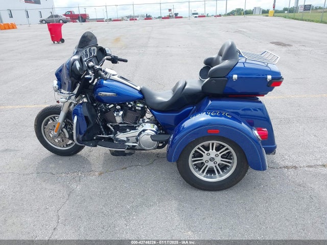 Harley-Davidson Tri Glide Ultra 2017 1HD1MAD1XHB861069 Image 13
