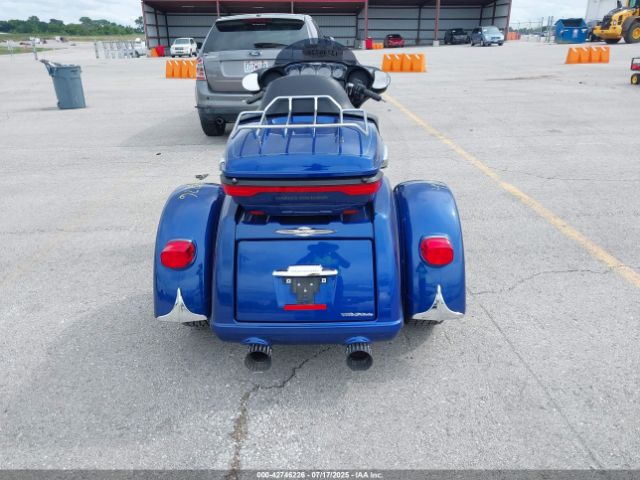 2017 HARLEY-DAVIDSON FLHTCUTG 1HD1MAD1XHB861069 Photo 5