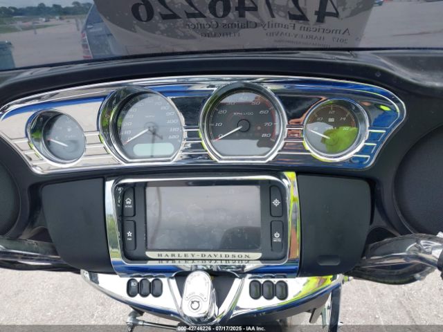 2017 HARLEY-DAVIDSON FLHTCUTG 1HD1MAD1XHB861069 Photo 6