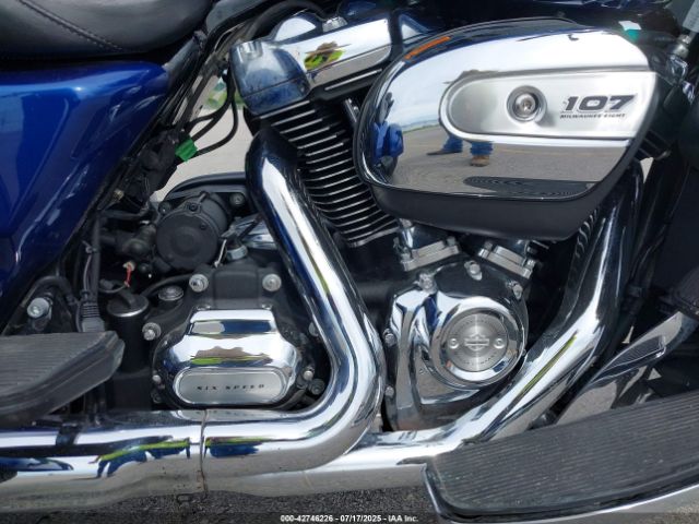 2017 HARLEY-DAVIDSON FLHTCUTG 1HD1MAD1XHB861069 Photo 7