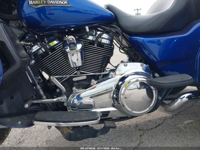 2017 HARLEY-DAVIDSON FLHTCUTG 1HD1MAD1XHB861069 Photo 8