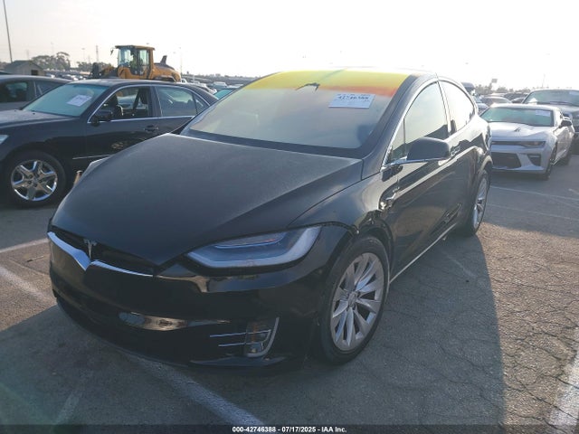 Tesla MODEL X 2020 5YJXCBE21LF283025 Image 2
