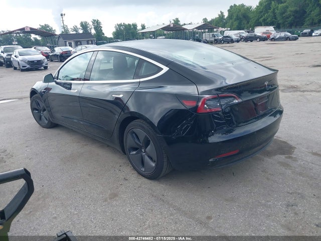 2018 TESLA MODEL 3 5YJ3E1EA1JF157058 Photo 2