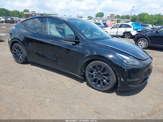 2024 TESLA MODEL Y 7SAYGDEE7RA220292 Photo 0