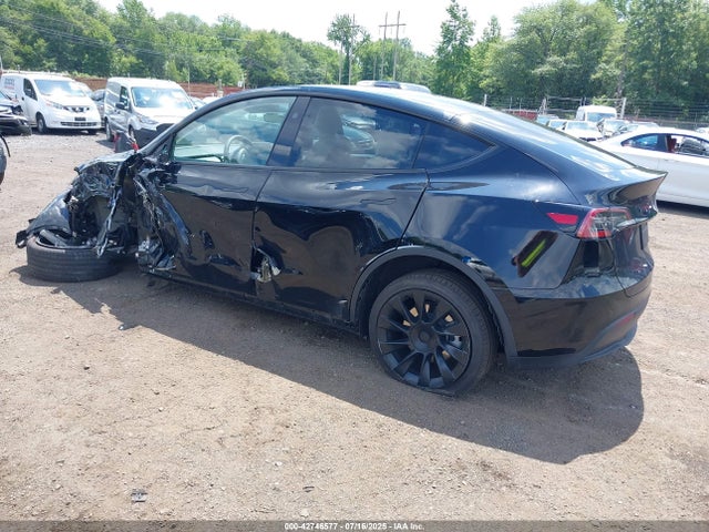 2024 TESLA MODEL Y 7SAYGDEE7RA220292 Photo 2