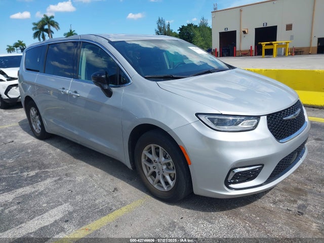 Auction sale of the 2024 Chrysler Pacifica Touring L, vin: 2C4RC1BGXRR123323, lot number: 42746606