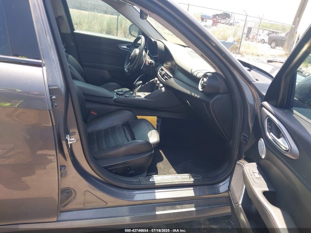 ZARFAEEN5H7552837 Alfa Romeo giulia (952)