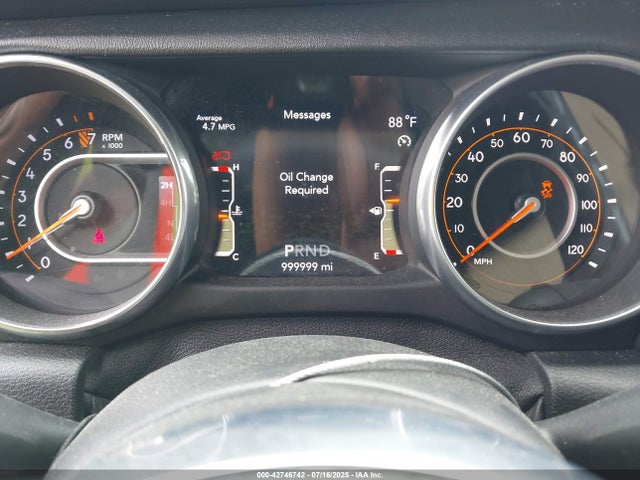 1C4HJXEG7JW123355 Jeep Wrangler