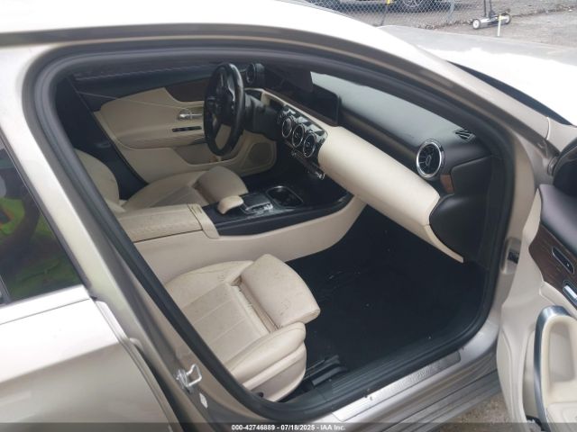 2019 MERCEDES-BENZ A 220 WDD3G4EB4KW020915 Photo 4