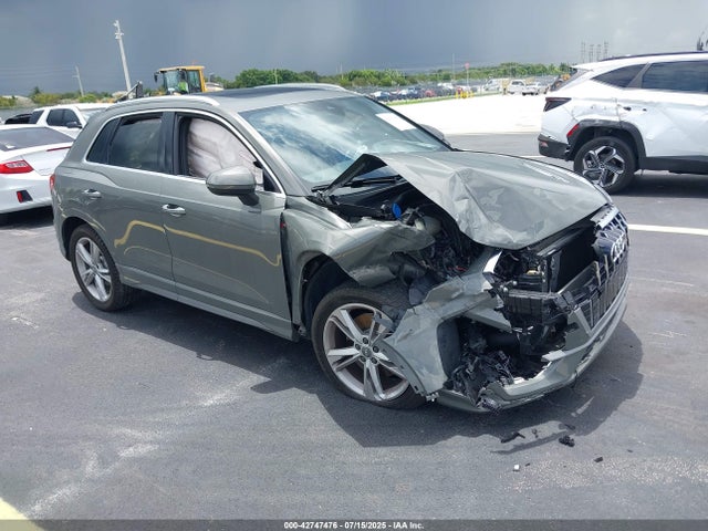2020 AUDI Q3 WA1DECF34L1078845 Photo 0