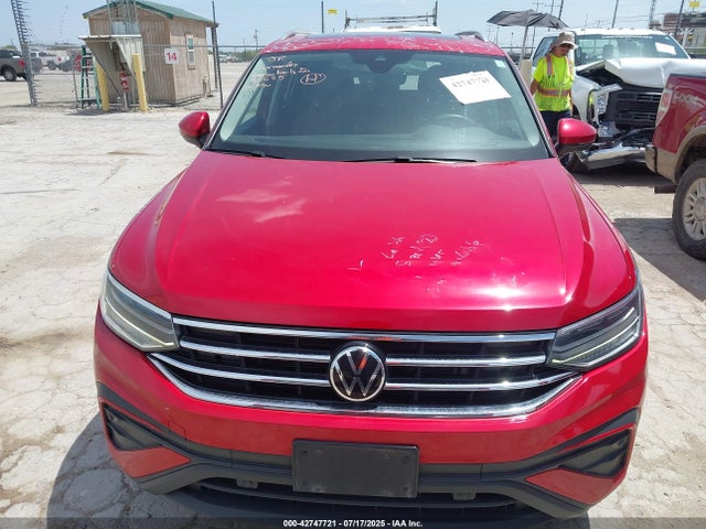3VV3B7AX1NM135019 Volkswagen Tiguan