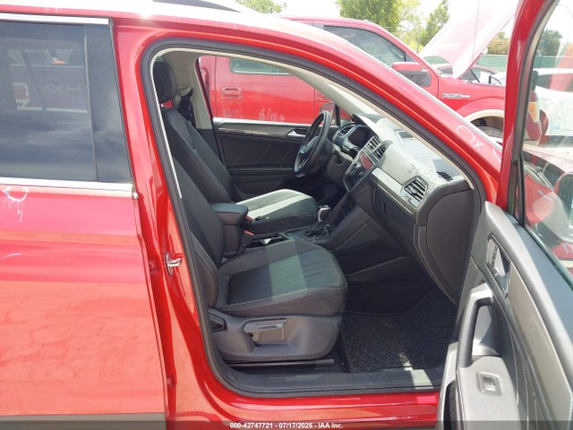 3VV3B7AX1NM135019 Volkswagen Tiguan