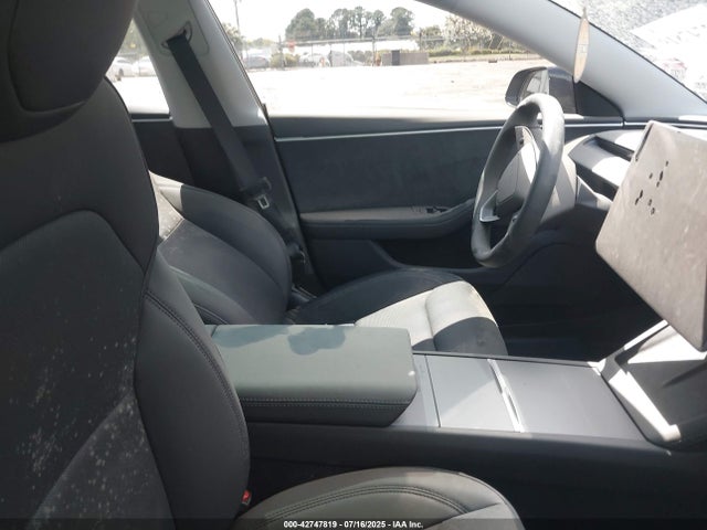 2025 TESLA MODEL 3 5YJ3E1EB6SF924798 Photo 4