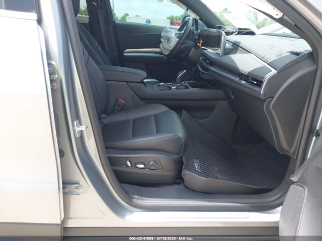 2025 CADILLAC XT4 1GYFZCR4XSF140364 Photo 4
